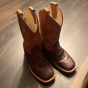 Kids Old West gator embossed cowboy boot.  Only worn 3 times.